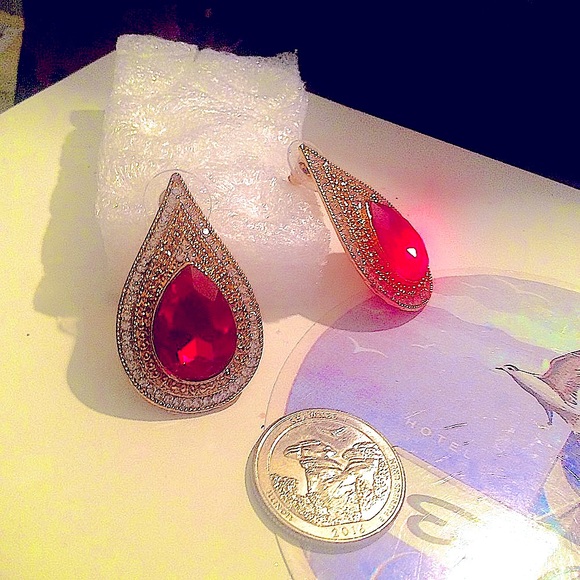 Red crystal earrings/necklace set pierced Bling Pavé Sparkly gold Betsey Johnson - Picture 9 of 16